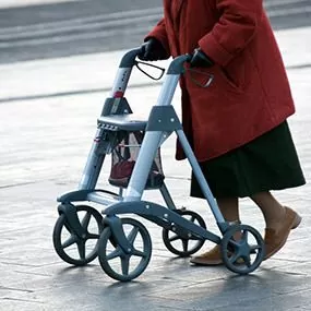 Hilfsmittel für die Mobilität von Senioren